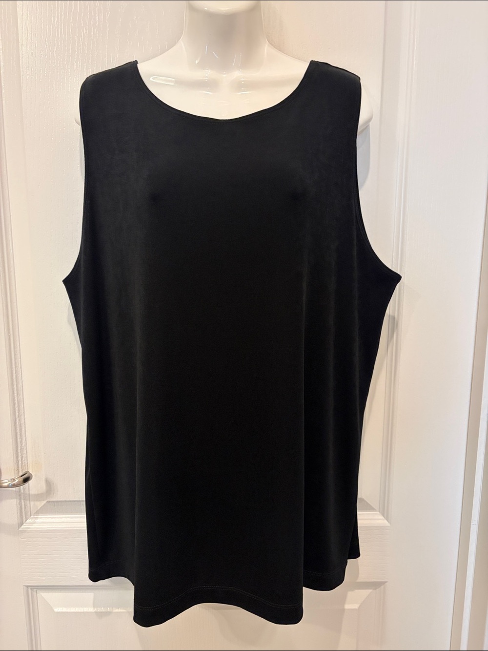 NWT Chico's Travelers Essentials Sleeveless Black Round-Neck Tank Sz 4 or XXL